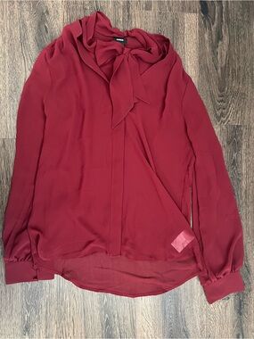NWT Express Size S Burgundy Button-down Tie-Neck Top w/Matching V-neck Camisole